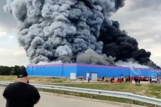 Большой пожар на складе Ozon в Подмосковье: пострадали 11 человек, обрушилась крыша  