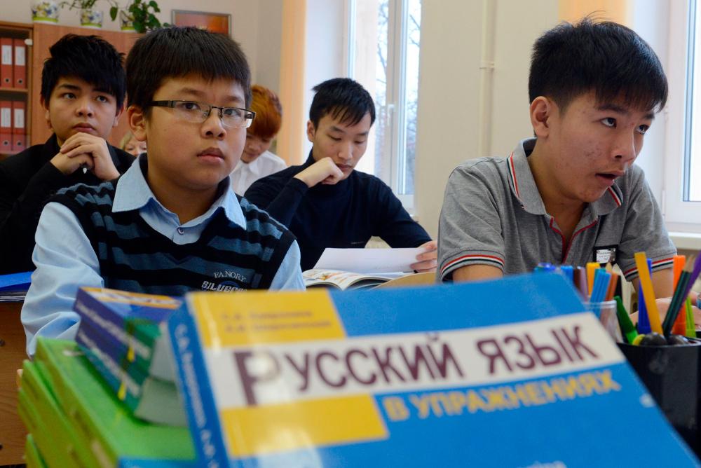 Глава Рособрнадзора Музаев призвал не брать в школы детей мигрантов без знания русского языка