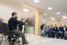 Зеленский выступает перед студентами в Николаеве