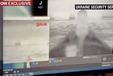 Кадры июльской атаки на Крымский мост морскими дронами ВСУ показала CNN