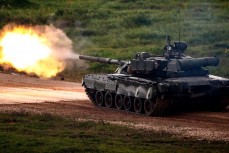 Эксклюзивные кадры танкового боя – российские морпехи уничтожают танк ВСУ