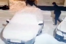 В Санкт-Петербурге, мужчина проколол колеса 20 автомобилям, таким образом он «нарабатывал» базу клиентов для своего шиномонтажного сервиса