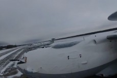 Украинский дрон со взрывчаткой долетел до самолета А-50У ВКС РФ на аэродроме в Мачулищах