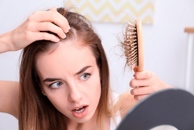 Почему выпадают волосы после COVID-19 и как с этим бороться?