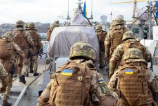 Украинские военные на боевых кораблях