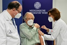 В Норвегии после прививки от COVID-19 вакциной Pfizer умерли более 100 человек, в Австрии – более 40