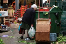 За чертой бедности в Италии оказались рекордные 4,28 млн человек
