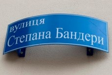 Власти украинского Изюма переименуют улицы в честь нацистов Бандеры и Петлюры