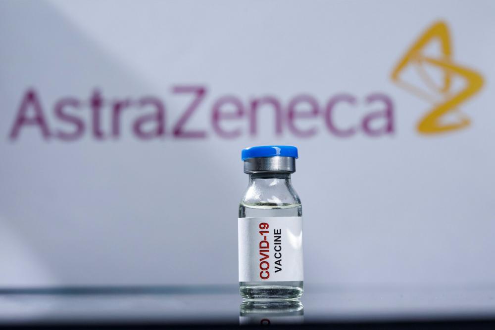 AstraZeneca признала: ее вакцина против коронавируса может вызывать тромбозы