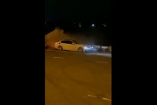 В Екатеринбурге на нелегальных ночных гонках одна из машин врезалась в зрителей