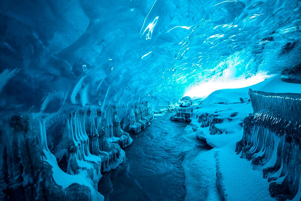 Гигантский тоннель в Антарктиде