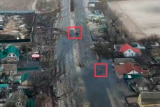 Украинские СМИ публикуют видео с «уничтожением российской колонны» под Киевом