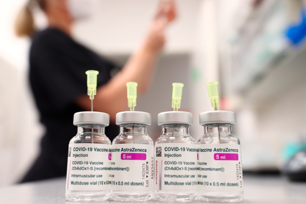 Семь человек скончались в Великобритании после вакцинации препаратом AstraZeneca