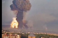 Гигантский взрыв в Хмельницком после удара «Шахида» по воинской части ВС Украины