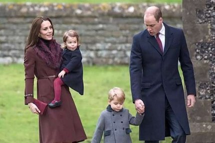 Принц Уильям с супругой Кейт Миддлтон и детьми.