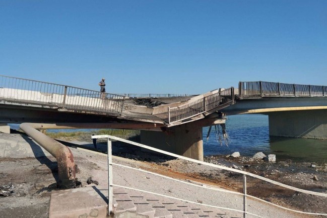 Разрушенный Чонгарский мост ударом ракеты Storm Shadow
