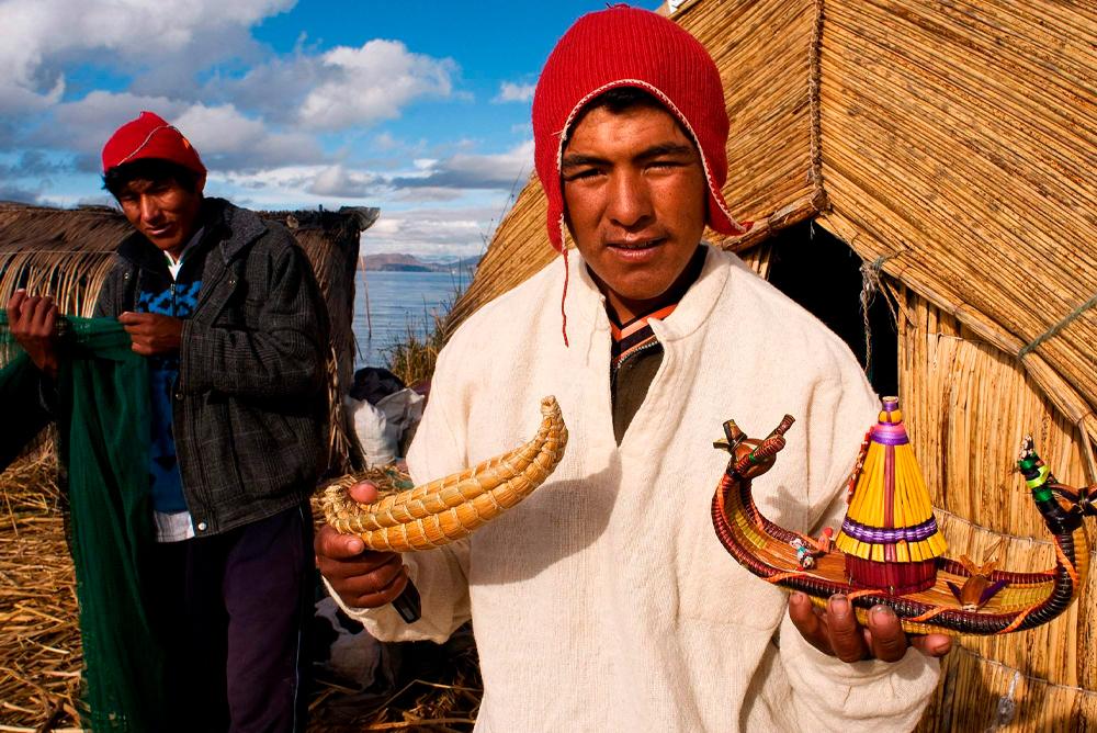 Народ Уру, проживающий на озере Титикака в Южной Америке