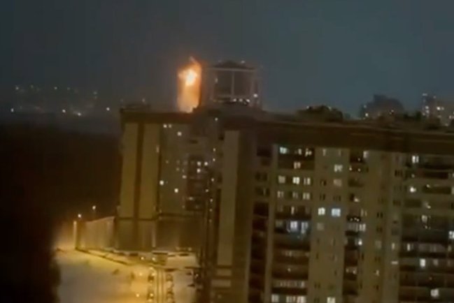 Воронеж подвергся массовой атаке беспилотников: дроны попали в жилые дома