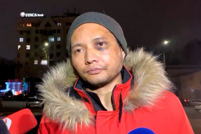 В Кыргызстан вернулся задержанный в Казахстане джазмен Викрам Рузахунова и заявил, что специально оговорил себя