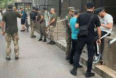 ТЦК забирают украинцев прямо на улице