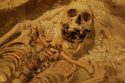 Скелет одной из жертв трагедии на Batavia в музее затонувших кораблей в Австралии