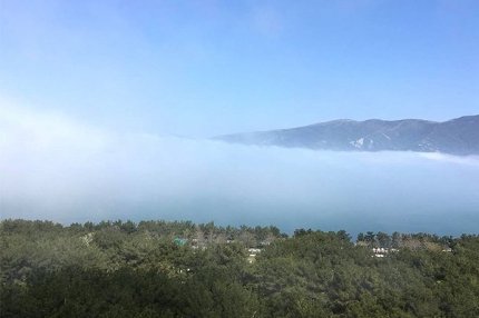 Туман над бухтой в Геленджике