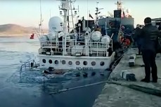 В Приморье при разгрузке утонуло краболовное судно, погиб старший механик
