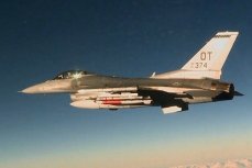 Истребитель F-16C запустил термоядерную испытательную бомбу B61-12 в Неваде 14 апреля 2017 года