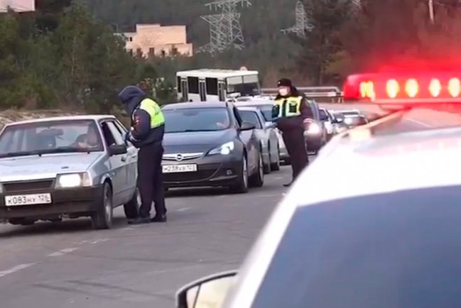 Полиция не пускает автомобили в Геленджик