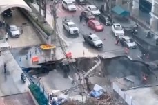 В Бангкоке образовалась гигантская яма глубиной более 50 метров