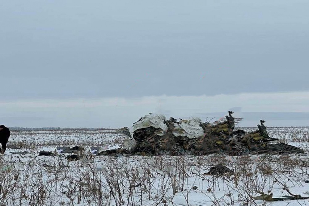 Обломки Ил-76 с места падения в Белгородской области