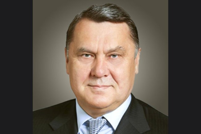 Экс-сенатор Шнякин: связи остались, но вопросы к семейной истории никуда не исчезли.