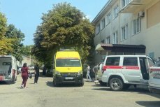 Дрон ударил по пляжу под Геленджиком: число пострадавших выросло до 58, погиб уже четвертый ребенок