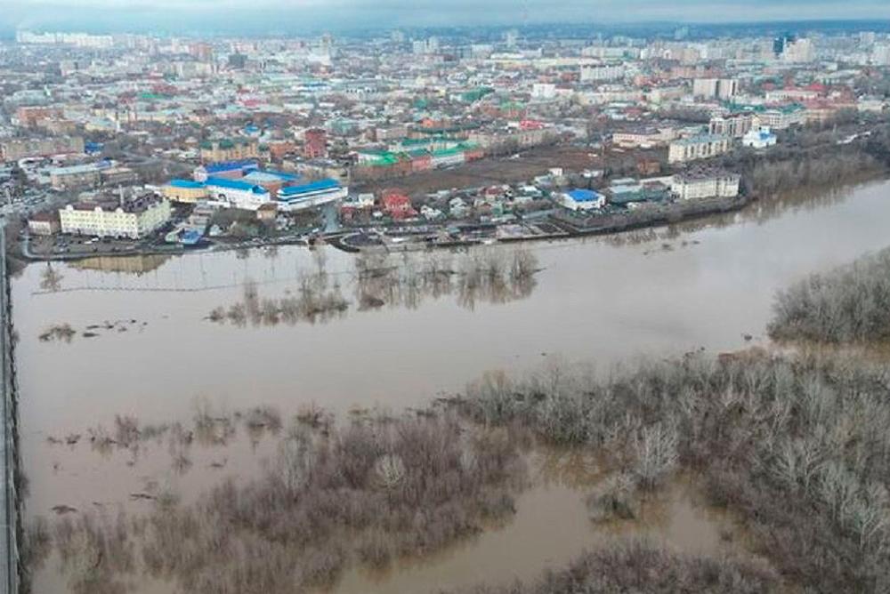Мэр Оренбурга призвал жителей незамедлительно покинуть свои дома и спасаться от паводка