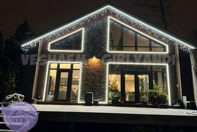 Украшение дома гирляндами на Новый год