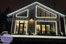 Украшение дома гирляндами на Новый год