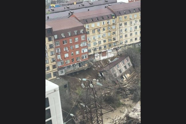 В Махачкале обрушился жилой дом из-за наводнения