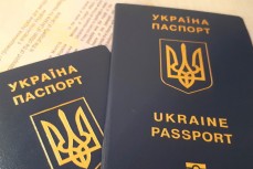 Жителей Крыма заставляют избавляться от украинских паспортов