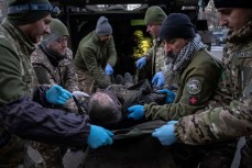 Транспортировка раненных украинских солдат