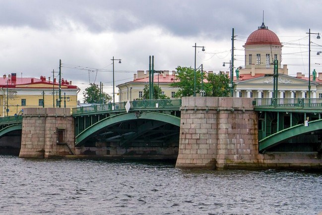 Петербургский Биржевой мост будут объезжать минимум до середины 2023  пока губернатор будет рассказывать о «скором открытии»