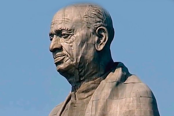 Самый большой монумент в Индии - статуя Единство