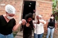 В Бразилии мать 20 лет держала дочь в подвале