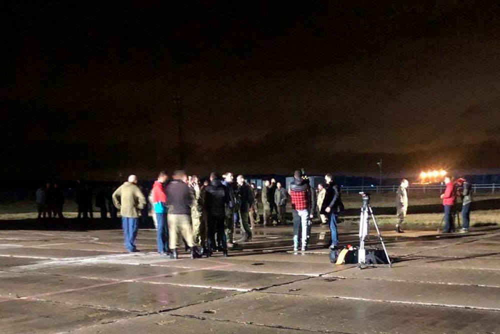 Самолёт приземлился на военном аэродроме Чкаловский. Наши 55 пленных возвращаются домой.
