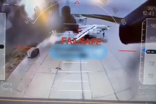 Кадры ударов по Ту-95 и Ан-12 украинскими дронами