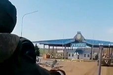 Уникальные кадры пересечения украинской границы российскими войсками публикуют киевские СМИ