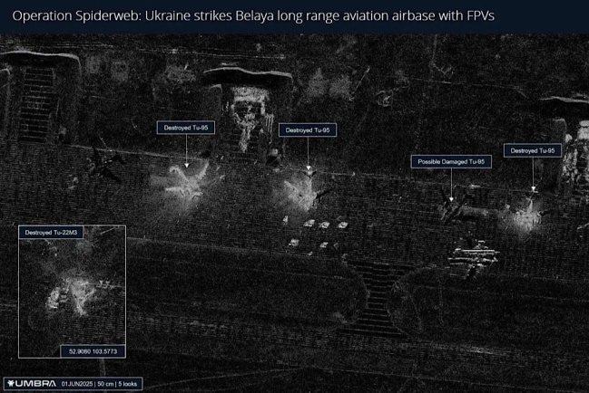 Спутниковые снимки поврежденных российских самолетов стратегической авиации
