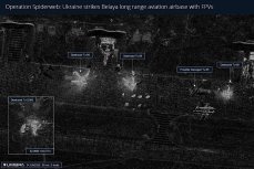 Спутниковые снимки поврежденных российских самолетов стратегической авиации