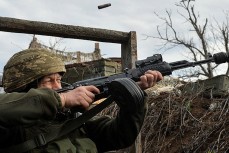 Украинские военнослужащие просят открыть гуманитарные коридоры в связи с большими потерями с их стороны