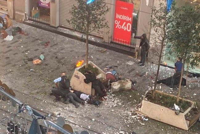 Кадры взрыва в Стамбуле при котором погибли 6 и ранены 53 человека 