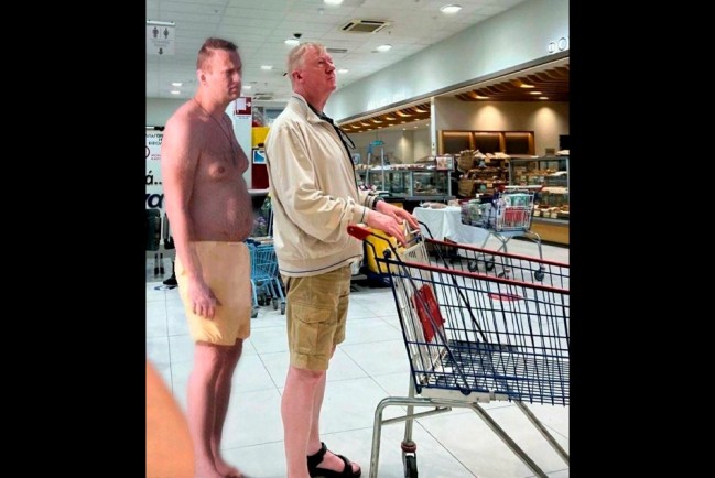 Фото Чубайса на Кипре в супермаркете, спровоцировало очередной мем